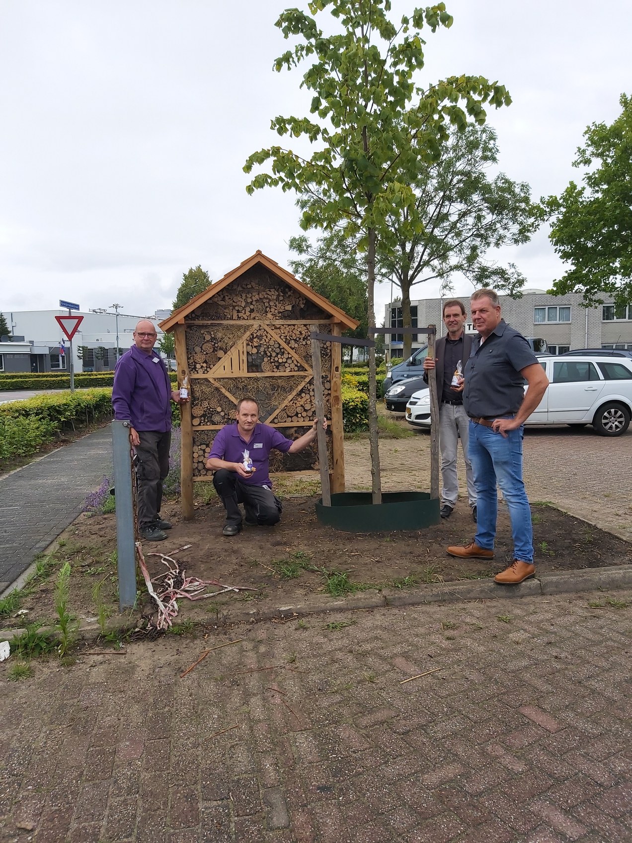 Onthulling insectenhotel